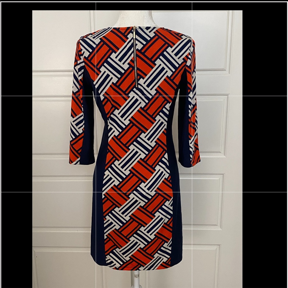 Form fitting Dress - Picture 4 of 4